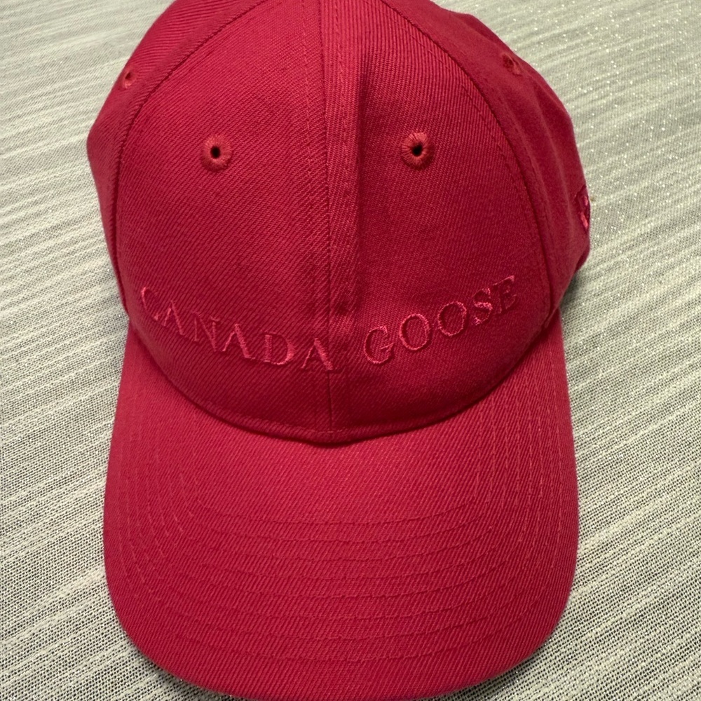 Canada Goose Pink Hat Classic Six-Panel Design